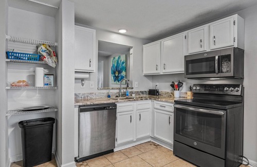 Coliseum Central House | Hampton, VA Cozy Townhouse with HUGE Deck