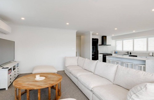 Pretty Beach Central Coast House | 'Hamptons Retreat' by Accom Holidays