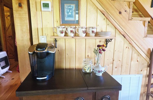 Vesta Cabin | Hannah's Hideaway - Sleeps 6, secluded cabin in Stuart with mountain views