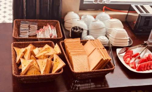 Hang Trong Hostel | Hanoi Wanderlust Hostel & Travel