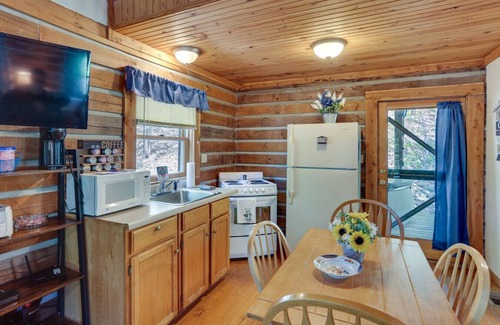 Taswell Cabin | Hansel & Gretel Cabin at White Oaks Cabins