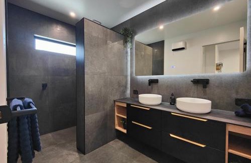 Te Anau House | Happy Days Hideaway