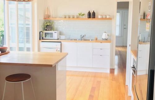 Rosebud House | Happy Ground Rosebud - Quiet Street - Only 800 metres from beach!