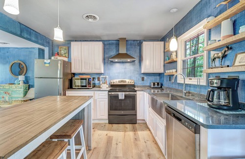 Piney Island House | Happy Hideaway on Chincoteague - Closest community to the Beach!