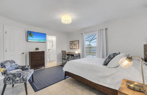Loughman House | Happy Rest Place Home Lake View with Pool and HotTub