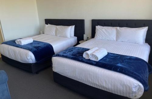 Lake Boga Hotel | Happy Wanderer Motel Lake Boga ON THE LAKE WITH LAKE VIEWS