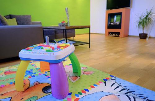 Ahlem-Badenstedt-Davenstedt Apartment | HappyBnB - Stilvolles, naturgelegenes Apartment mit Blick auf den Mittellandkanal und die Wasserstadt Hannover - Kamin, Parken und Spielplatz