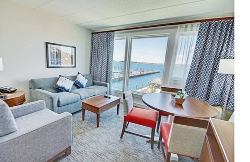 Newport Resort | Harbor front resort at the nexus of upper and lower Thames