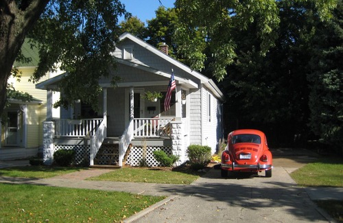 Grand Haven Cottage | Harbor Hill Cottage 2BR-1BA