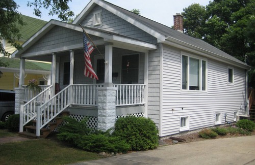 Grand Haven Cottage | Harbor Hill Cottage 2BR-1BA