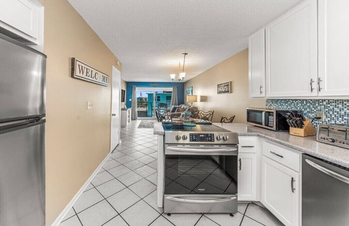 Gulf Shores Condo | Harbor House #16 Sleeps 6 Gulf Front Complex