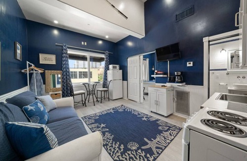 Hollywood South Central Beach Apartment | Harbor Suite 2/2 Beachfront