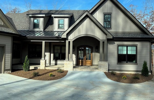 Six Mile House | Harborside Retreat on Lake KeoweenStunning newly constructed home on Lake Keowee