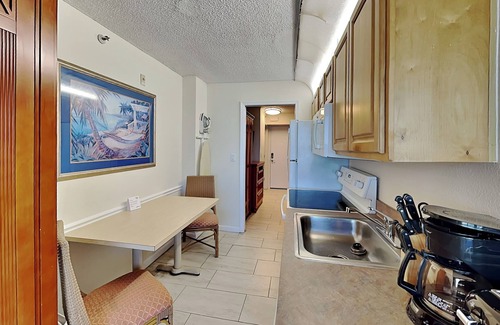 Lenox Park Condo | Harbour Beach Resort 705 | Oceanfront + Pool