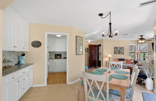 Demere Park Condo | Harbour Oaks Condo Walk to Village Pool First Floor