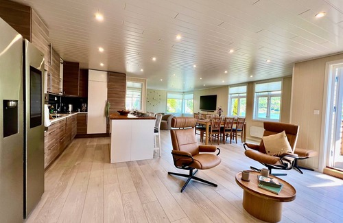 Oystese House | Hardangerfjord hideaway - luxury heritage home near Norheimsund, Kvam