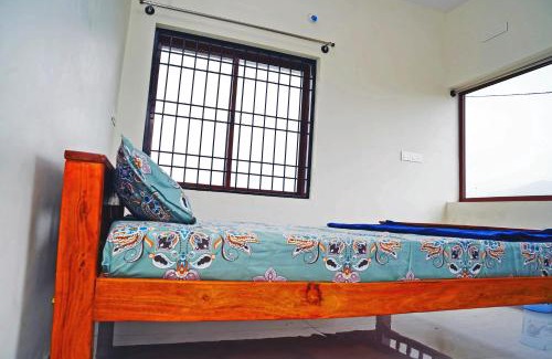 Huliyarahalli Hotel | Hari Chitta Comforts