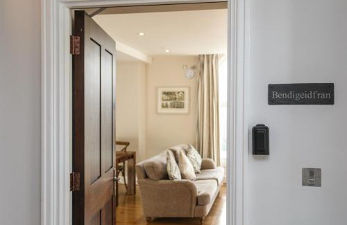 Harlech House | Harlech Apartments - Bendigeidfran