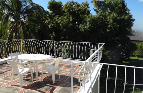 Saint Andrew House | HARMONY: Spacious 2br townhouse with spectacular view of the hills