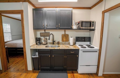 Nacogdoches Cabin | Harts Landing - A cozy forest getaway for friends & family at Stag Leap Cabins!