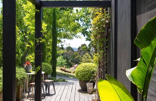 Daylesford House | Harts Lane Stag and Millies- sleek design and pet friendly