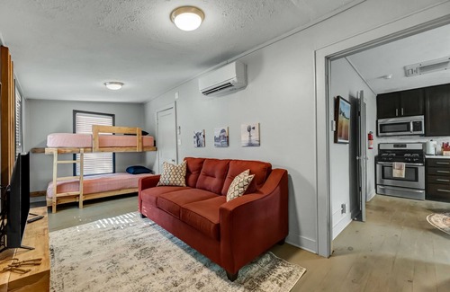 College Station Apartment | Harvest: King Bed+Bunk Beds, Walk to A&M Campus