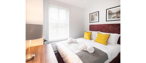 Prestwich Apartment | Hassle-Free & Handsome Brand-New 3-Bed Home
