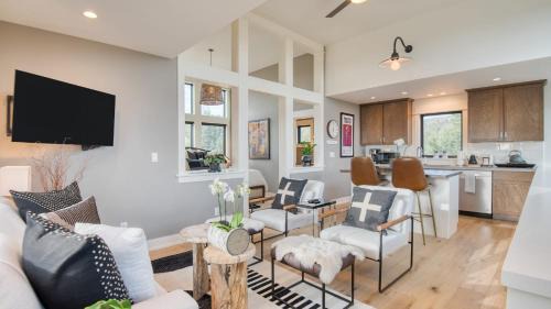 Powell Butte House | Hat Rock Loop by AvantStay Secluded Powell Butte Escape w Hot Tub Views