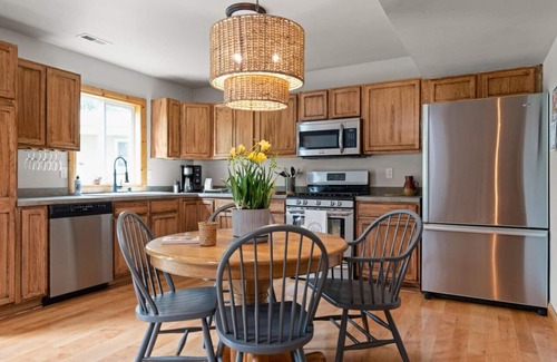 Fishhook Apartment | Hatcher Pass Sweet Spot~Fresh Eggs & Local Coffee!