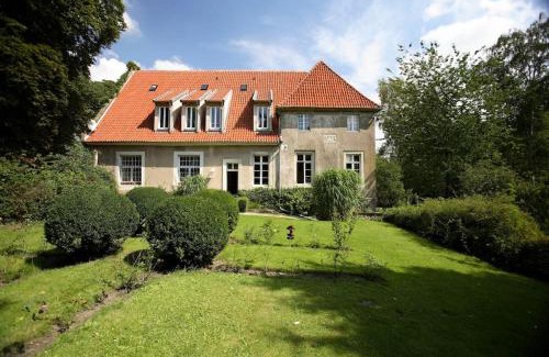 Heek Apartment | Haus Keppelborg: ZI Rosina mit Burggartenblick