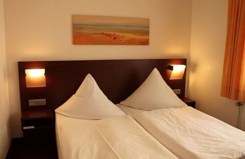 Vahrenwald Hotel | Haus Sparkuhl Hotel Garni