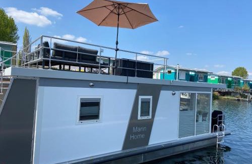 Maasbommel Boat Rental | Hausboot Claudia Maasbommel