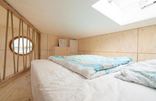 Schleswig Boat Rental | Hausboot Helena