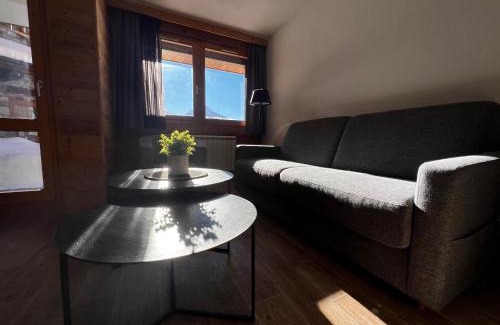 Belle Plagne Apartment | Haut Belle Plagne, vue montagnes, au pied des pistes, proche de l'ESF & espace piscine inclus