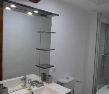 Montbrun-des-Corbieres House | Haut de maison et piscine dans un domaine viticole