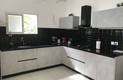 Les Abymes Villa | Haut de Villa Spacieux et Moderne