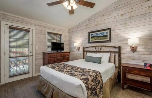 Conroe House | Have Family Fun Outdoors in this 2BD condo with onsite resort activities