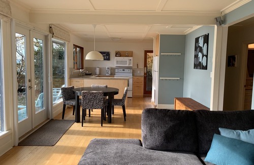 Roberts Creek House | 'Haven' awaits you with the best of everything at this beach-front cottage.