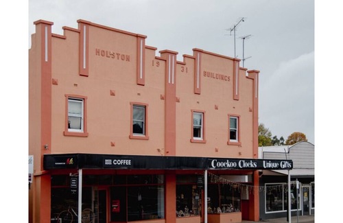 Omeo Apartment | Haven in the Alps 2, Omeo apartment with adventure at your door step