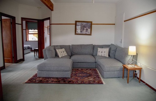 Omeo Apartment | Haven in the Alps 2, Omeo apartment with adventure at your door step