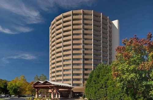 Gatlinburg Hotel | Haven of Indulgent Relaxation! 2 Relaxing Units, Pet-friendly!