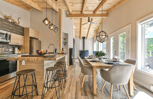 St-Adolphe-d'Howard Ski Chalet | Havre Sommets au bord de l'eau