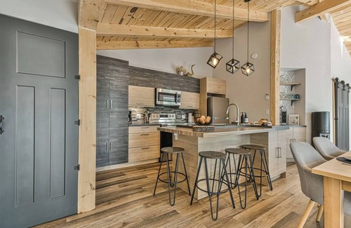 St-Adolphe-d'Howard Ski Chalet | Havre Sommets au bord de l'eau