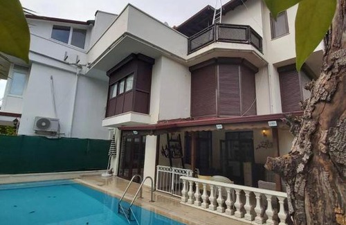 Lara Villa | Havuz olanagı sunan rahat müstakil villa
