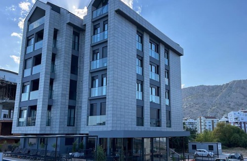 Konyaalti Apartment | Havuzlu Apartta Balkonlu Ev Konforu