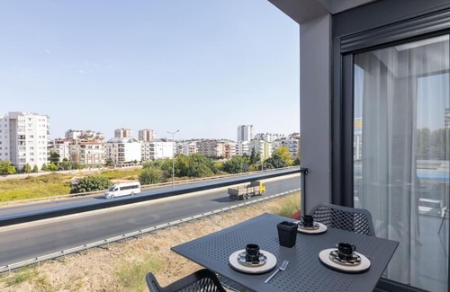 Konyaalti Apartment | Havuzlu Apartta Balkonlu Ev Konforu