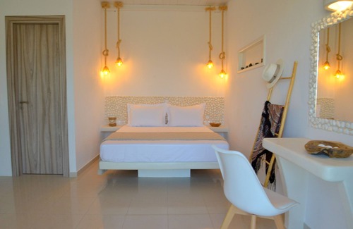 Milos Hotel | Hawk Stone