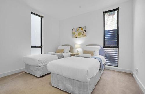 Prahran Apartment | Hawksburn Village - 2 Bed Apt in Central Prahran