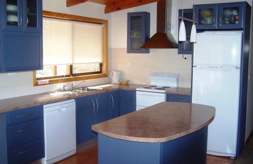 Coles Bay House | Hazards House