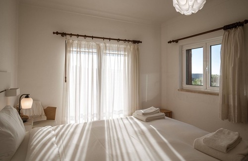 Magoito House | He took refuge in Sintra with a magnificent view. Ideal for nature lovers. 4 bedrooms